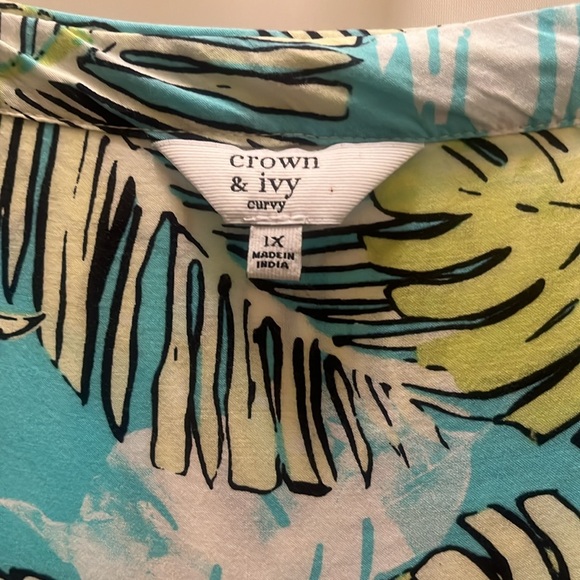 Crown & Ivy Lt Aqua tropical print peasant mid sleeve blouse, 1X preowned - Picture 4 of 5